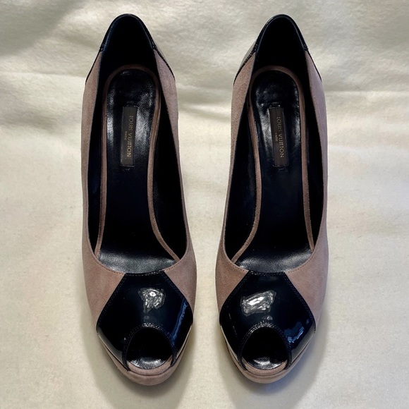 LOUIS VUITTON - Tan Suede/Blk Patent Leather Peeptoe Platform - EU39 (CopyListg) - Picture 6 of 12